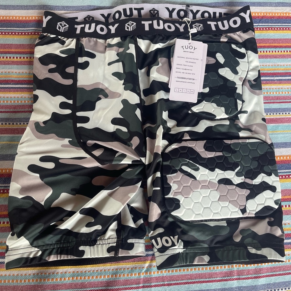 Tuoy men’s padded Camouflage football Compression Shorts, size large